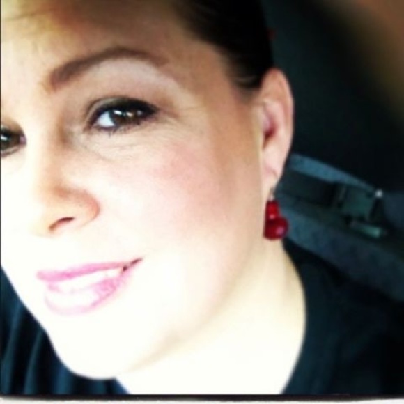 Meet your Posher, Danielle - Picture 1 of 1